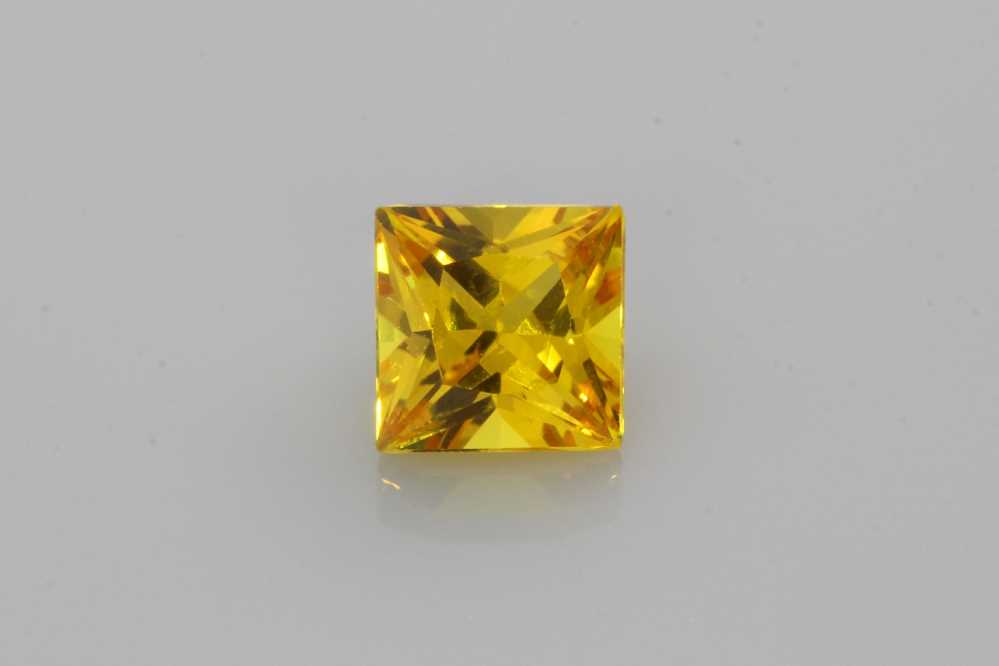 Yellow Sapphire Princess gemstone image 3