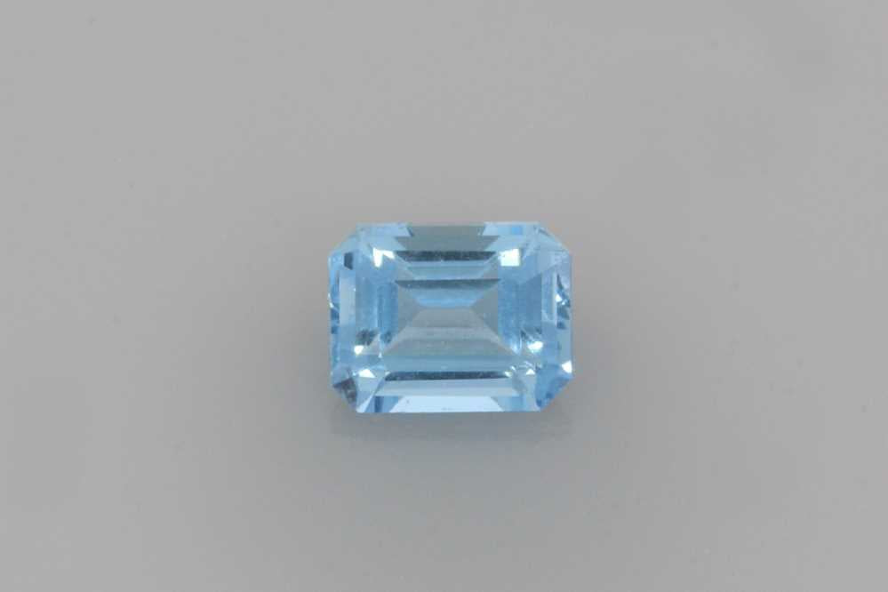 Aquamarine Emerald Cut gemstone image 3