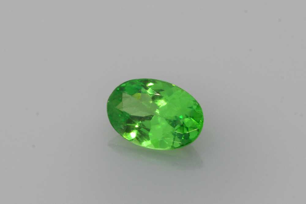 Tsavorite Oval gemstone image 3