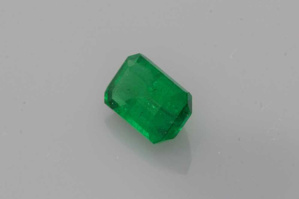 Emerald Emerald Cut gemstone image 3