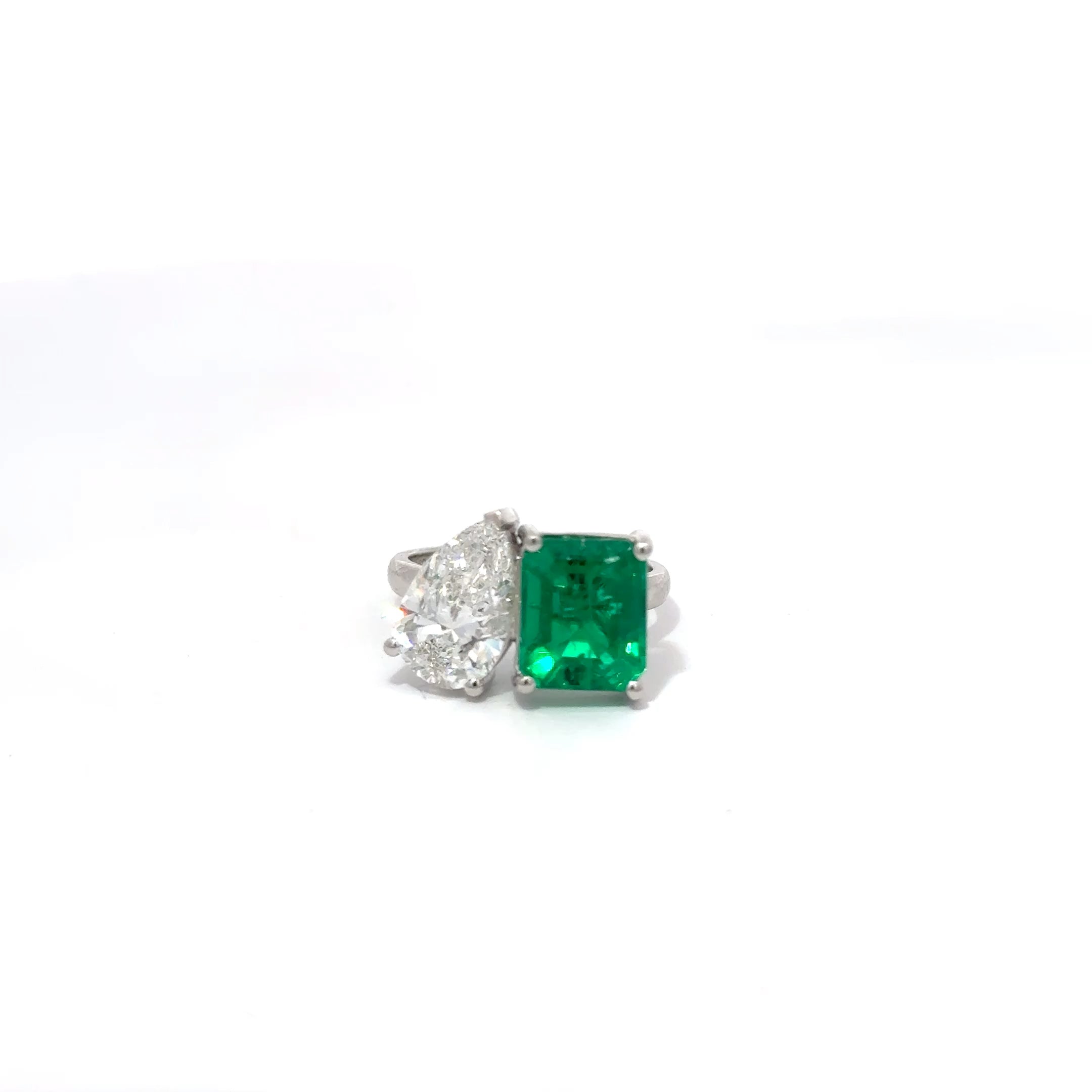 5.27ct Toi et Moi Lab Grown Pear Cut Diamond & Emerald Ring Set In Platinum