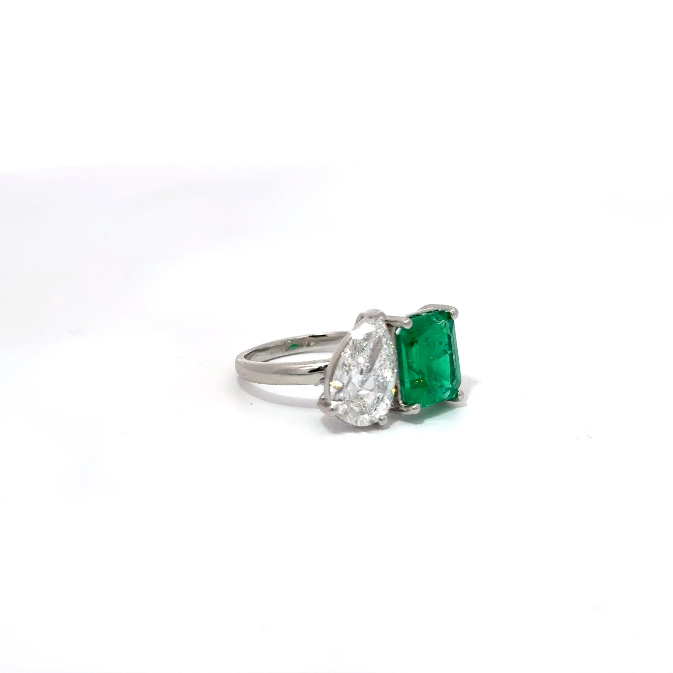 5.27ct Toi et Moi Lab Grown Pear Cut Diamond & Emerald Ring Set In Platinum