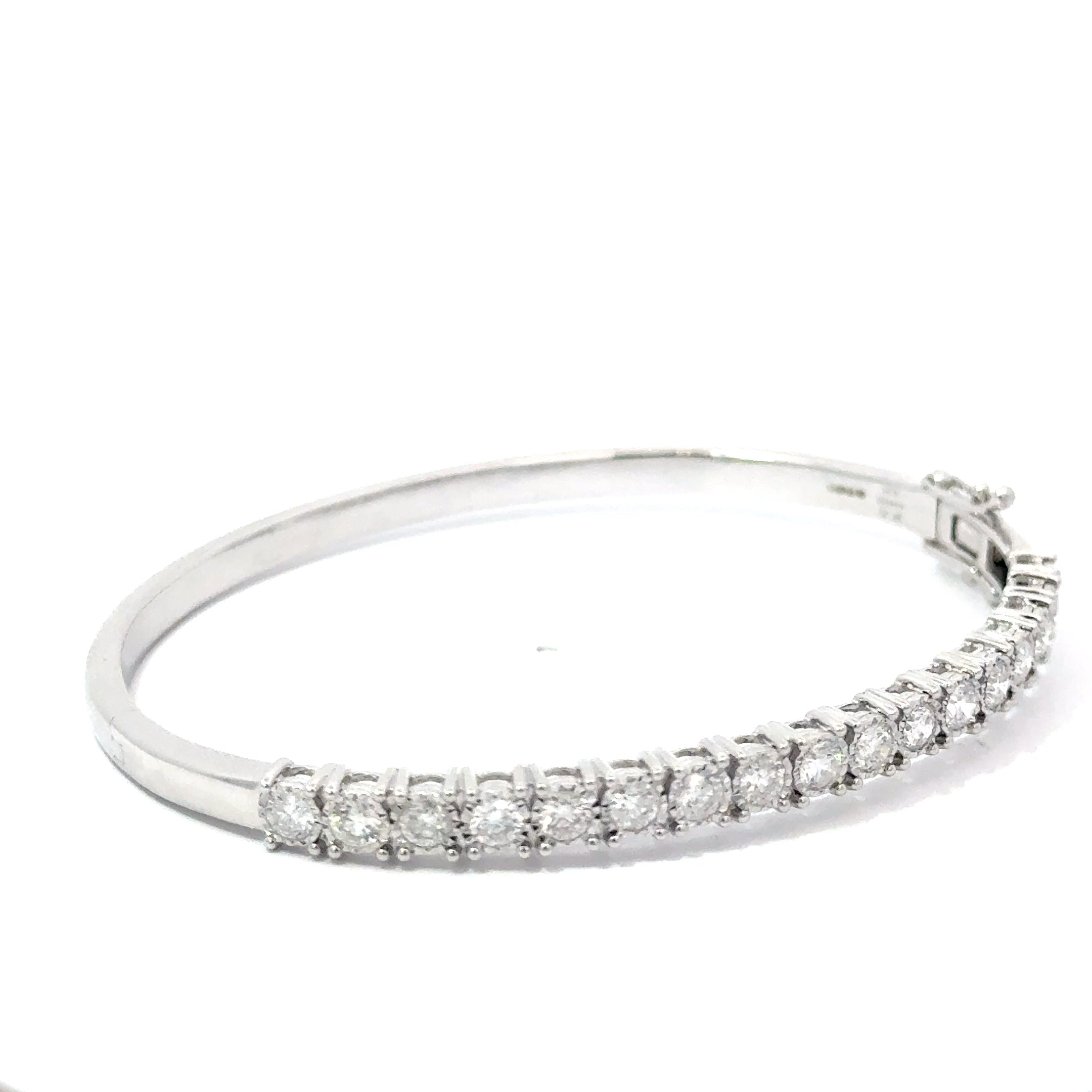 2.04ct Round Brilliant Cut Diamond Bangle Set In 9ct White Gold