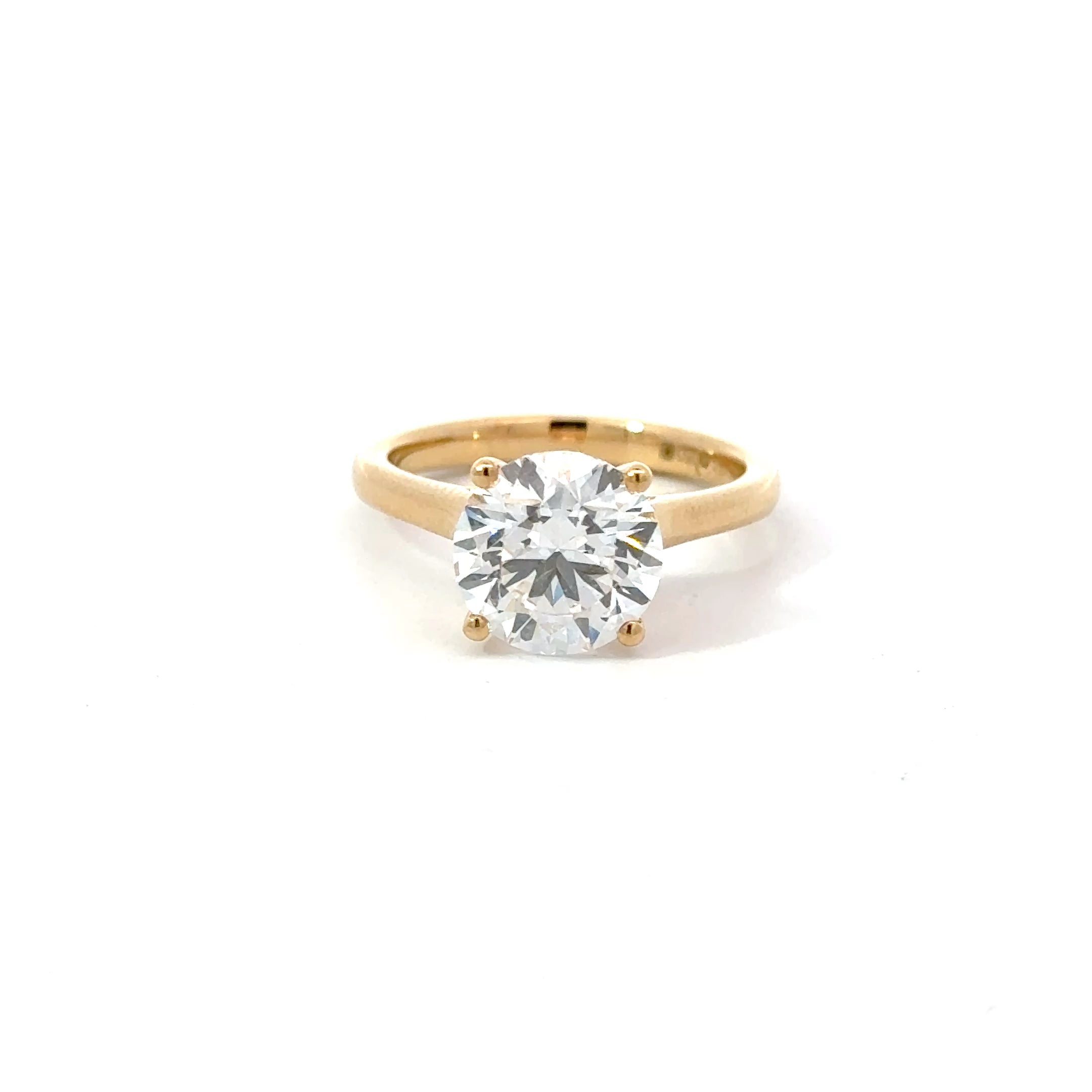 3.05ct Round Brilliant Cut Solitaire Ring Set in 18ct Yellow Gold