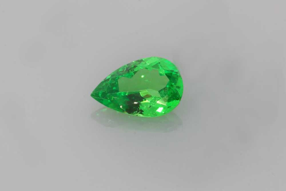 Tsavorite Pear Shape gemstone image 3