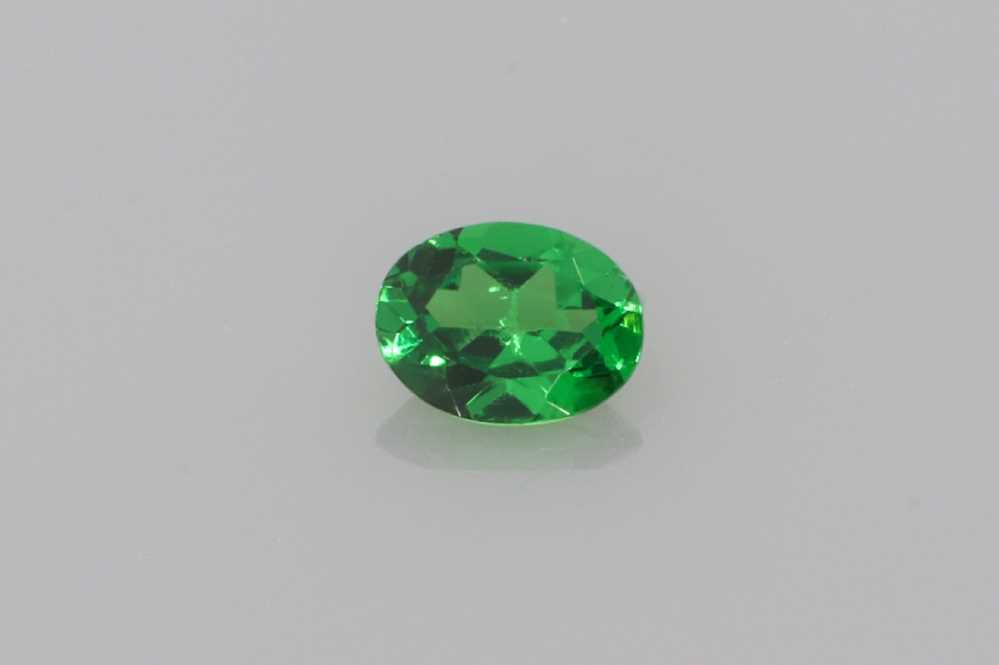 Tsavorite Oval gemstone image 2