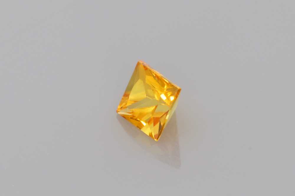 Yellow Sapphire Princess gemstone image 3
