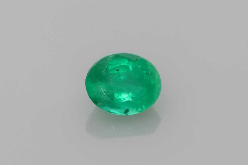 Emerald Oval gemstone image 2