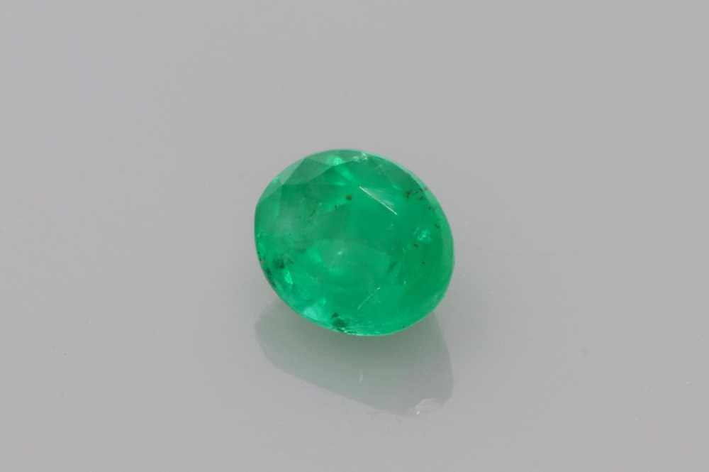 Emerald Oval gemstone image 3