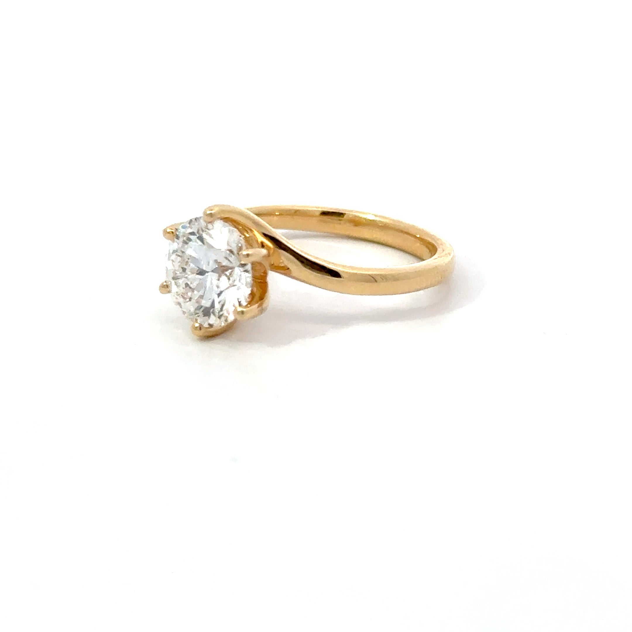 2.04ct Round Brilliant Cut Solitaire Ring Set in 18ct Yellow Gold